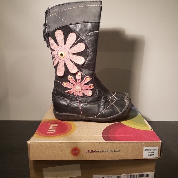 Umi Radiant Boots - Picture 2 of 7